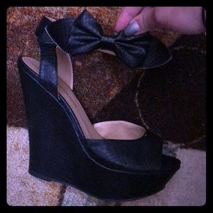 Cute bow wedges 8.5